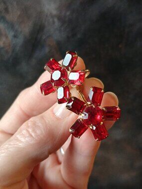 Vintage Weiss Red Faceted Emerald Cut Screwback Earrings